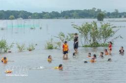 An Giangs flood season bathing offers unique tourism experience