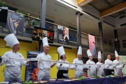 10-metre spring roll showcases Vietnamese culinary heritage in Prague