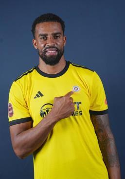 Hà Nội FC sign former Ireland international Cyrus Christie