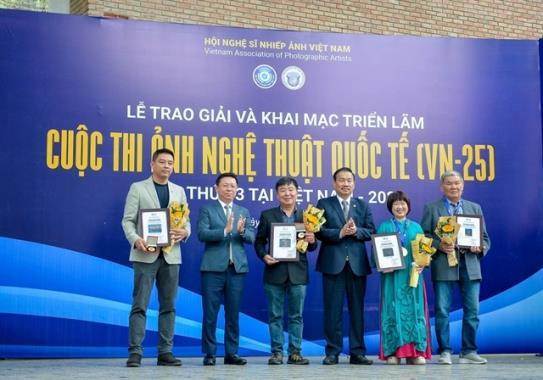 Winners of 13th International Photo Contest honoured in Hà Nội