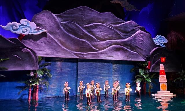 Phương Nam Theatre gives kids something new to cheer