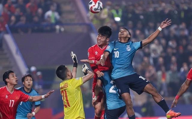 Goalkeeper Nguyễn Đình Triệu hospitalised due to injury at ASEAN Cup