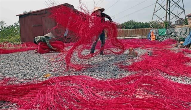 Weaving magic with Phú Túc grass weaving craft
