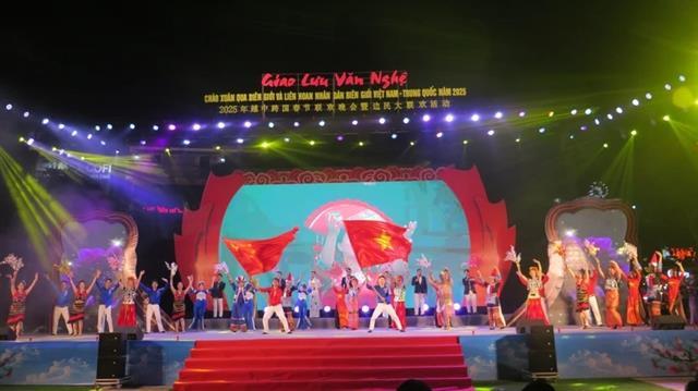 Việt Nam-China border cultural exchange held in Lào Cai