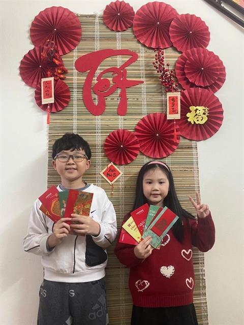 Lucky money giveaway - an exchange for best New Year wishes