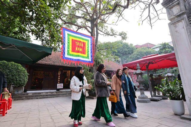 Visitors flock to the  Four Sentries of Thăng Long for New Year wishes