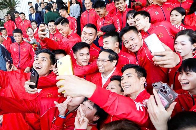 PM Chính encourages athletes, expects high results from SEA Games