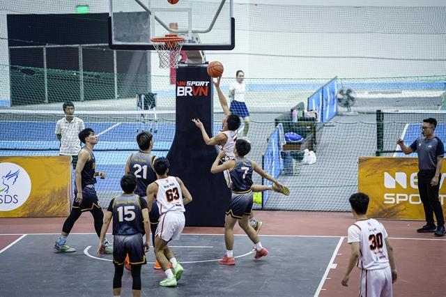 Students start off basketball championship with a bang

