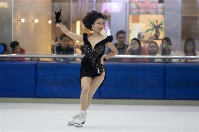Việt Nam skates to silver with joyful family ice celebration