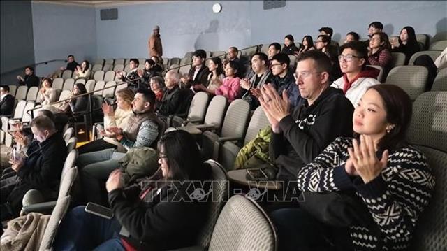 Documentary film spreads Việt Nams spirit, image in US