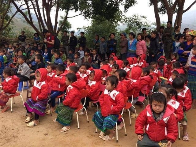 Journeys of smiles bring Christmas to children in a remote mountain region 