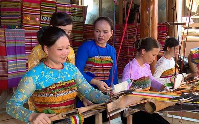 Thanh Hóa focuses on preservation of brocade weaving craft 