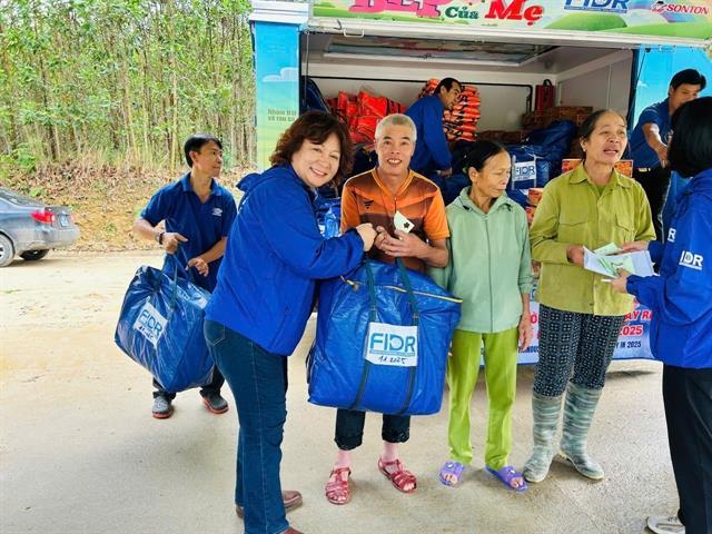 Japanese woman helps revive Cơ Tu ethnic brocade