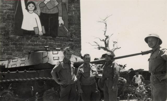 Hungarian journalists family donates historic photos of Việt Nam