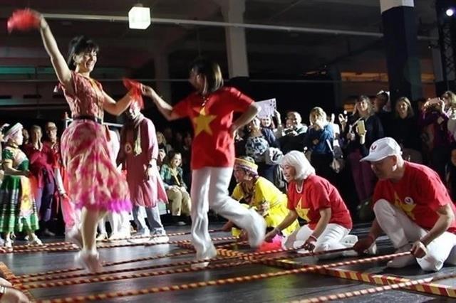 Vietnamese folk dance impresses guests at Germany festival