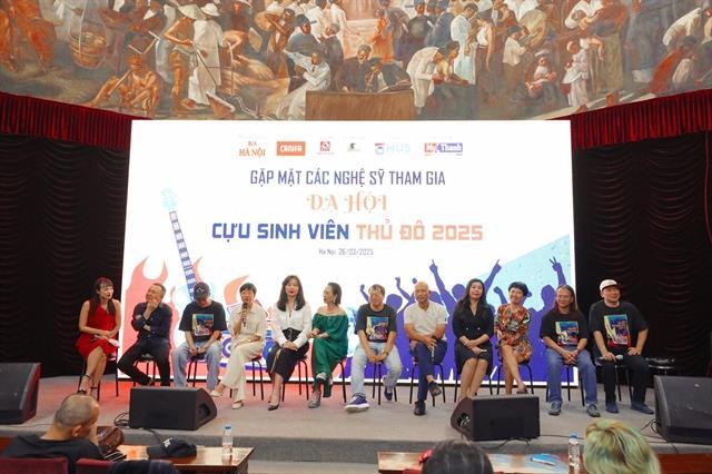 Artists gather to celebrate prom, re-enacting the academic atmosphere of the 1990s