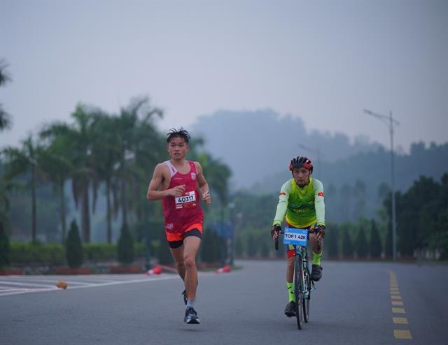 Runners check in at Phú Thọ to celebrate Hùng King festival