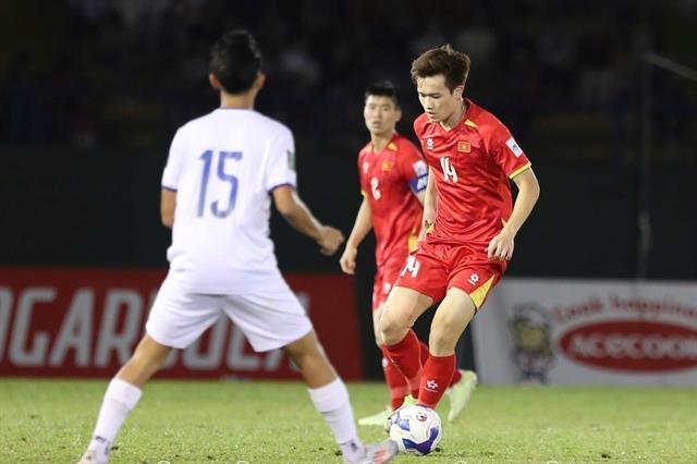 Midfielder Đức invited to watch Manchester City match

