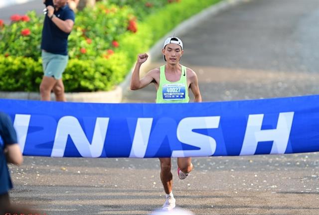 Elite runners take charge at VTV Phú Quốc Marathon

