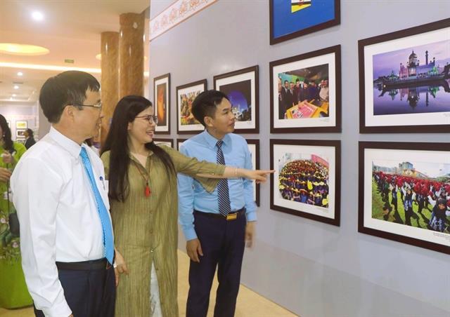 Photo exhibition showcases ASEANs people, landscapes