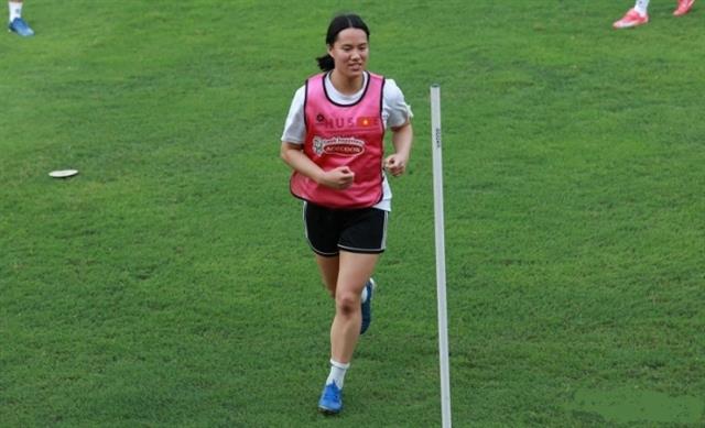 Midfielder Mi makes historic move in Việt Nam football

