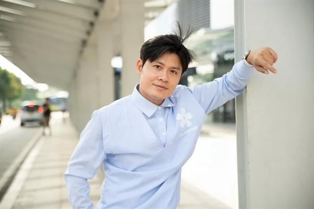 Songwriter presents a collection of 300 childrens tunes to sow musical seeds