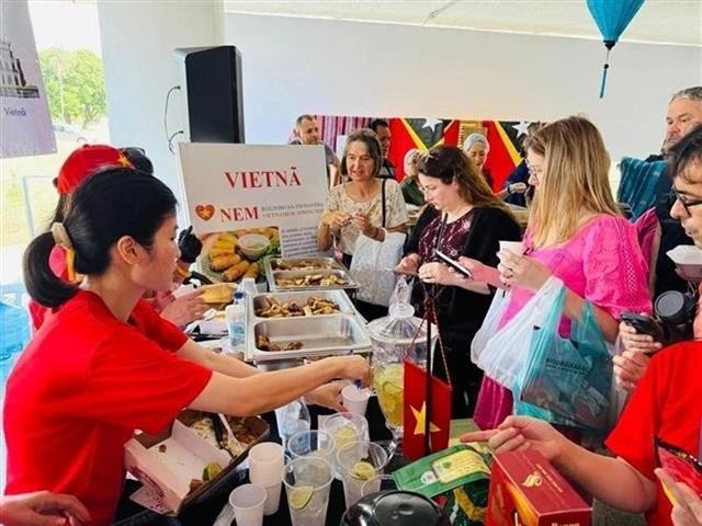 Vietnamese food, culture introduced at intl bazaar in Brazil