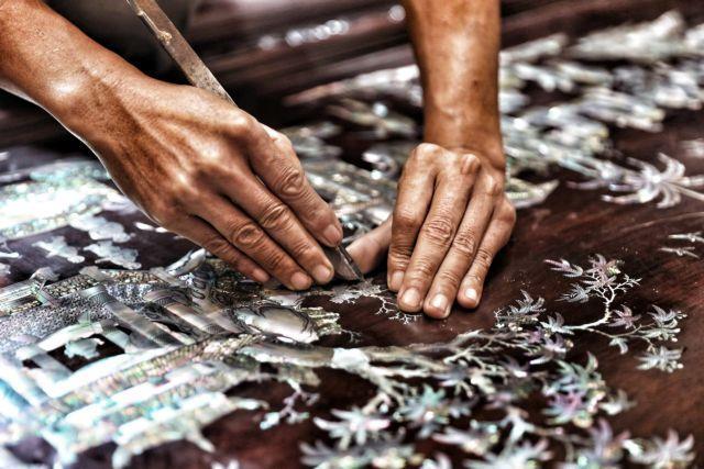 Crafting light: the timeless art of Chuyên Mỹs mother-of-pearl inlay