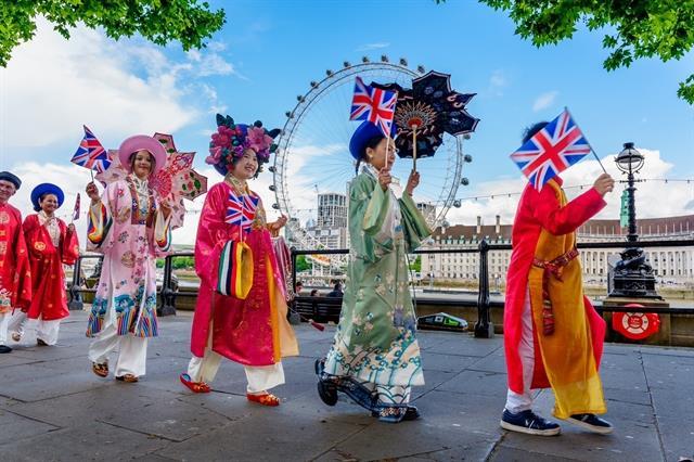 Traditional costume parade in Europe to promote Vietnamese culture