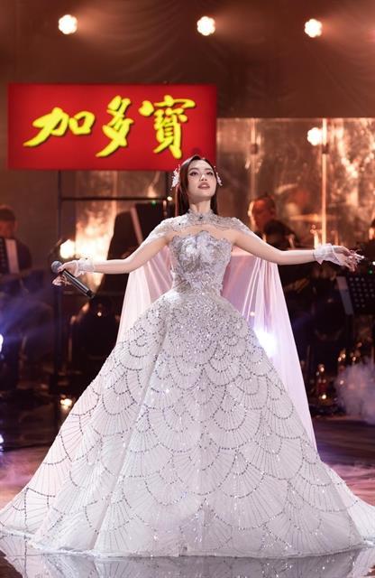 Phương Mỹ Chi comes third in SingAsia contest