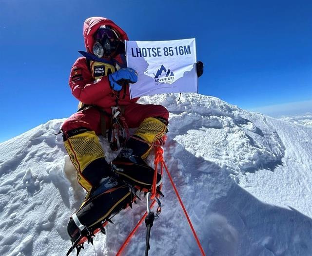 Amateur climber conquers Himalayas double-whammy