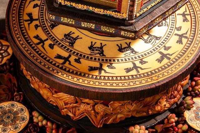 Baker blends culture into artistic cakes