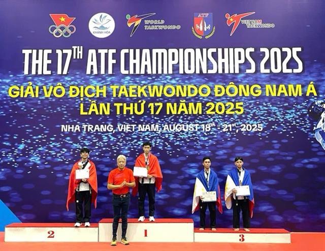 Việt Nam lands knockout blow in golden taekwondo start