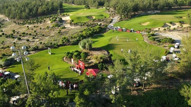 Minh proves his power, Hân steals the show at national golf championship