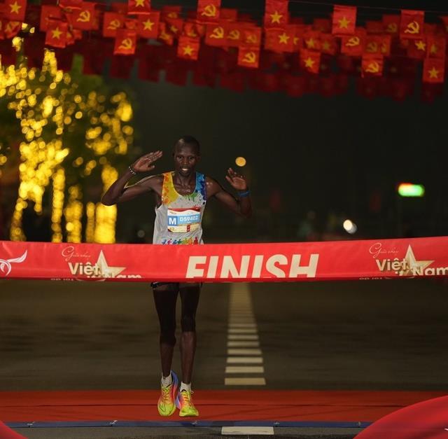 Runners set a patriotic record at My Việt Nam Marathon