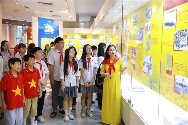 Exhibition marks National Day with iconic historical artifacts