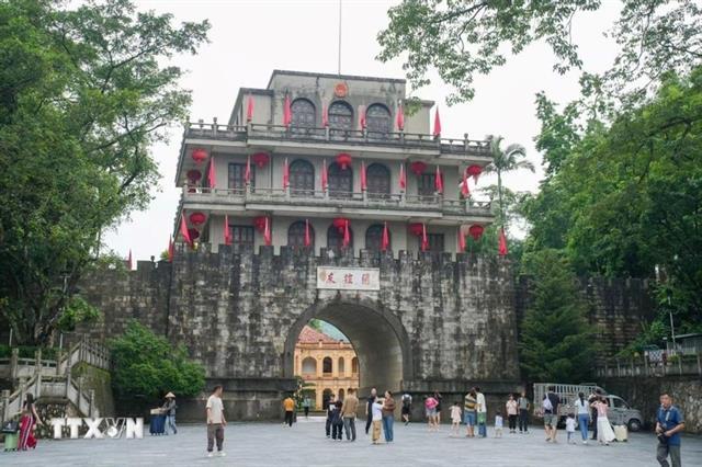 Việt Nam, China diversify cross-border tourism products