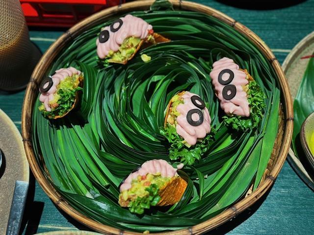 Making friends with salad: a night at Ưu Đàm Chay