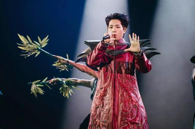 PM congratulates singer Đức Phúc on winning Intervision 2025

