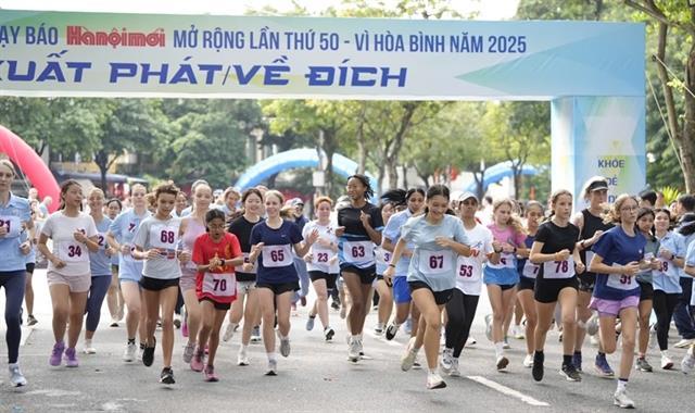 Thousands Run for Peace in Hà Nội