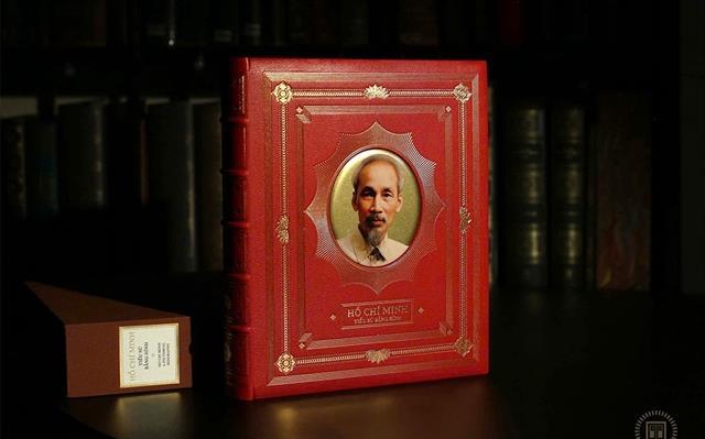 Biographical portrait depicts President Hồ Chí Minhs life and career