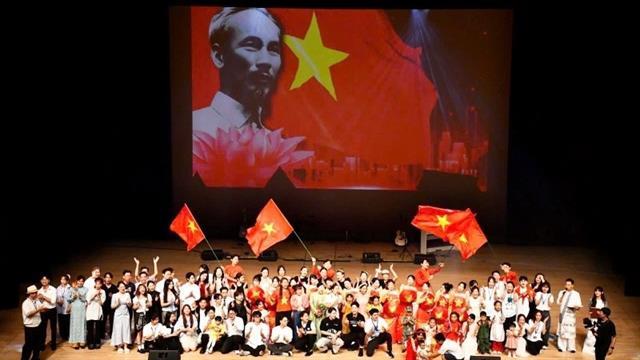 Proud of a Strip of Country art programme unites Vietnamese community in Japan