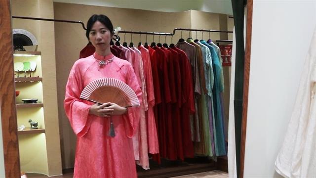 Eager for áo dài