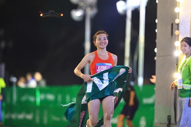Oanh, Thanh win VIHM, first running event of the year