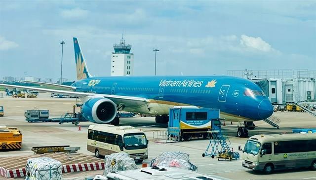 Air, rail fares climb ahead of Tết despite record capacity