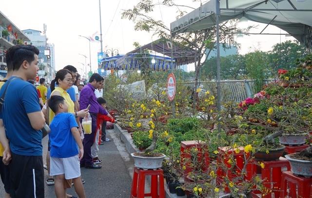 Floating flower fair to welcome Tết holiday