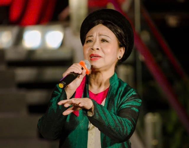 Artist Bình hopes to maintain chèo singing in modern life