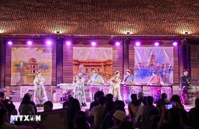 Night tour at Temple of Literature offers fresh cultural experience

