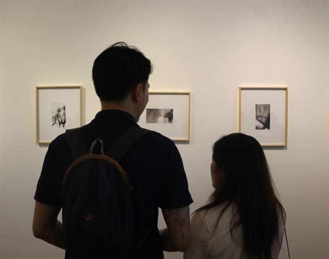 Exhibition captures fleeting slices of life in black and white