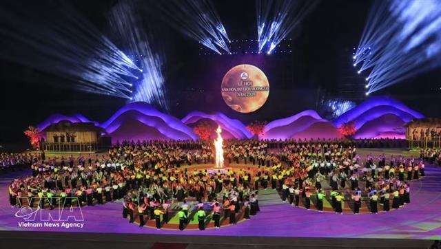 Mường Lò Festival 2026 opens with grand Xòe dance performance

